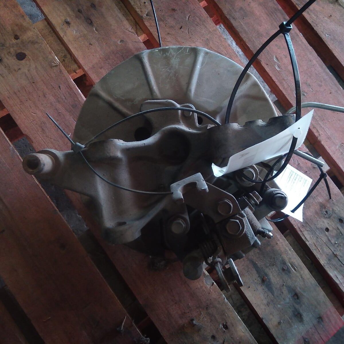 1999 FORD LASER RIGHT REAR HUB ASSEMBLY