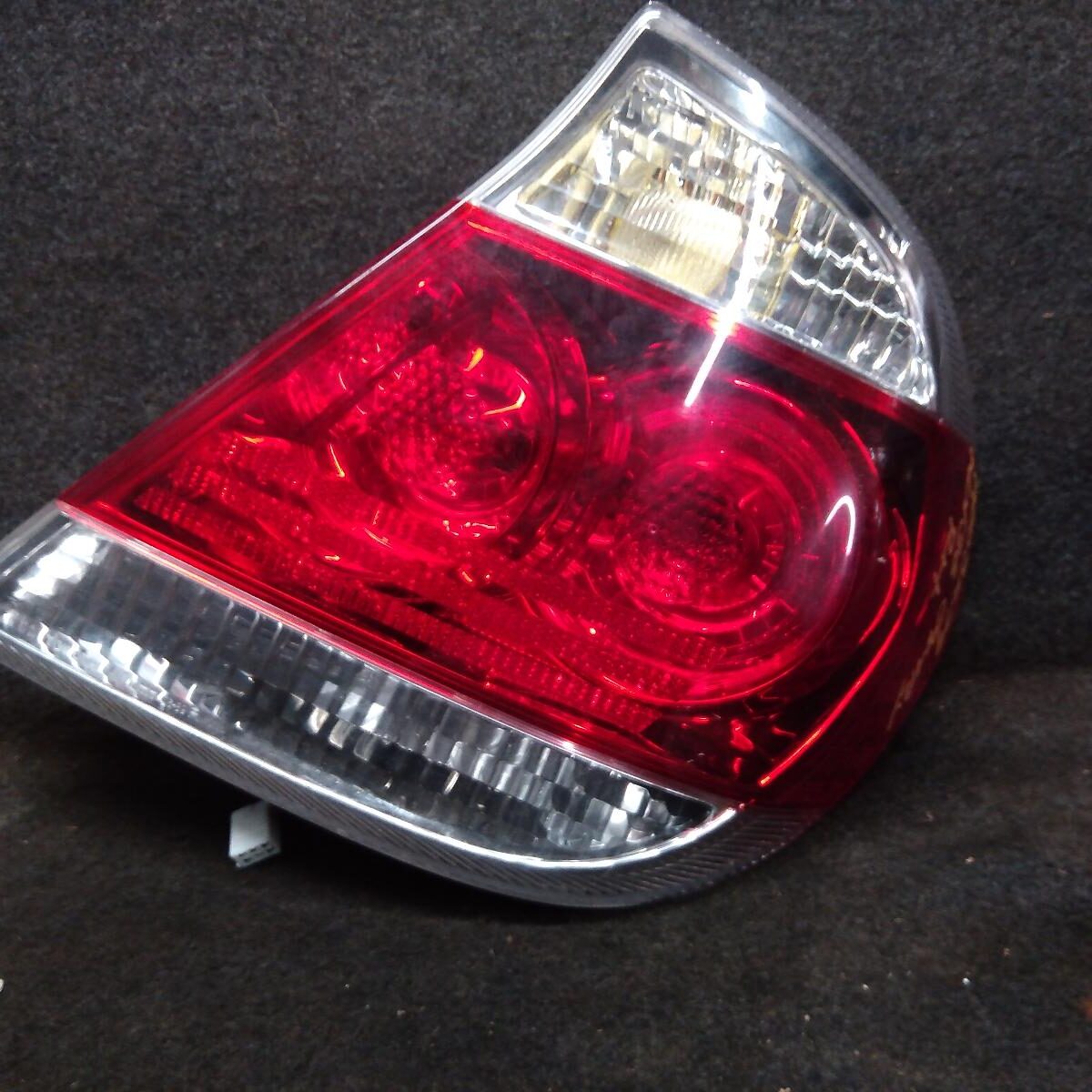 2005 TOYOTA CAMRY RIGHT TAILLIGHT