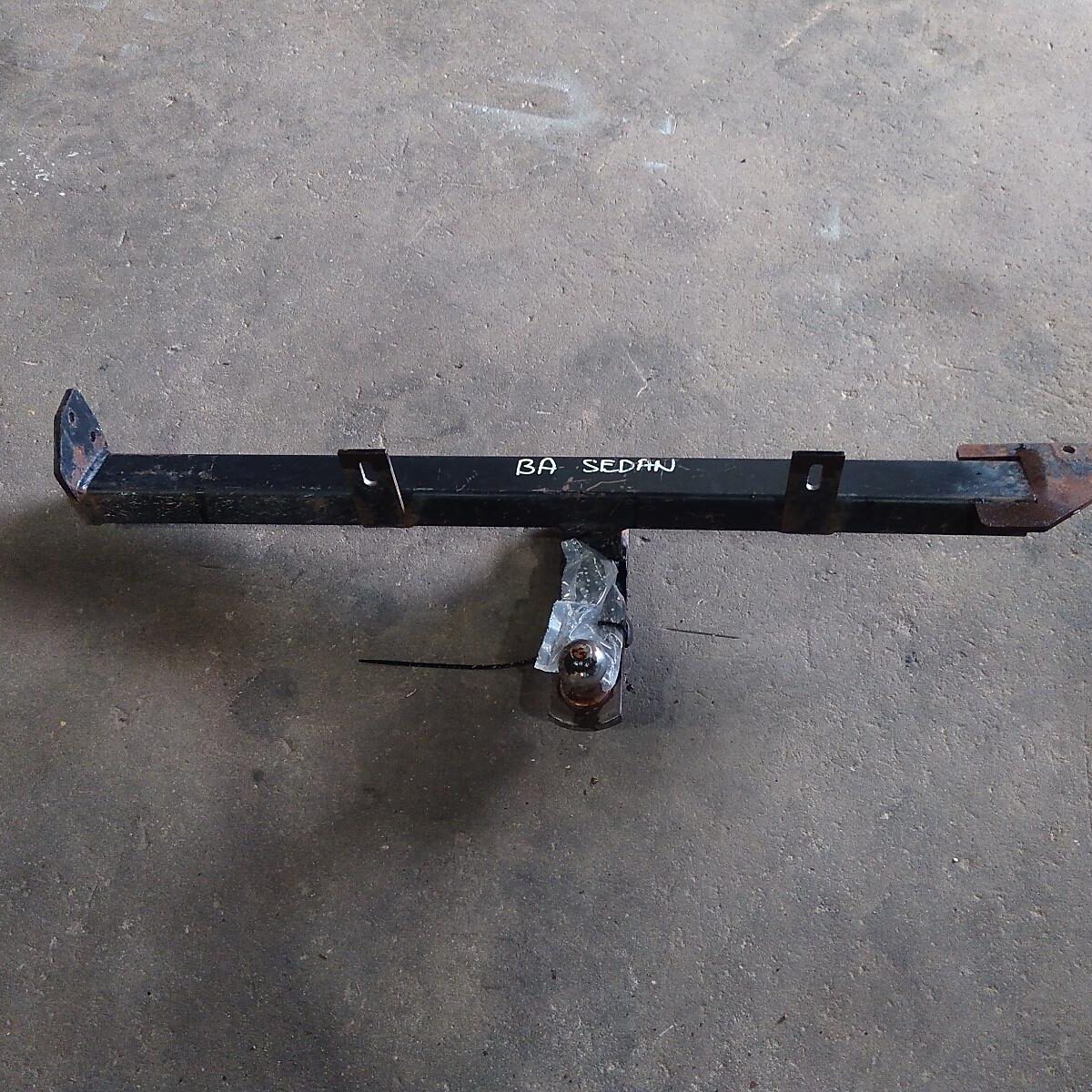 2003 FORD FALCON Towbar