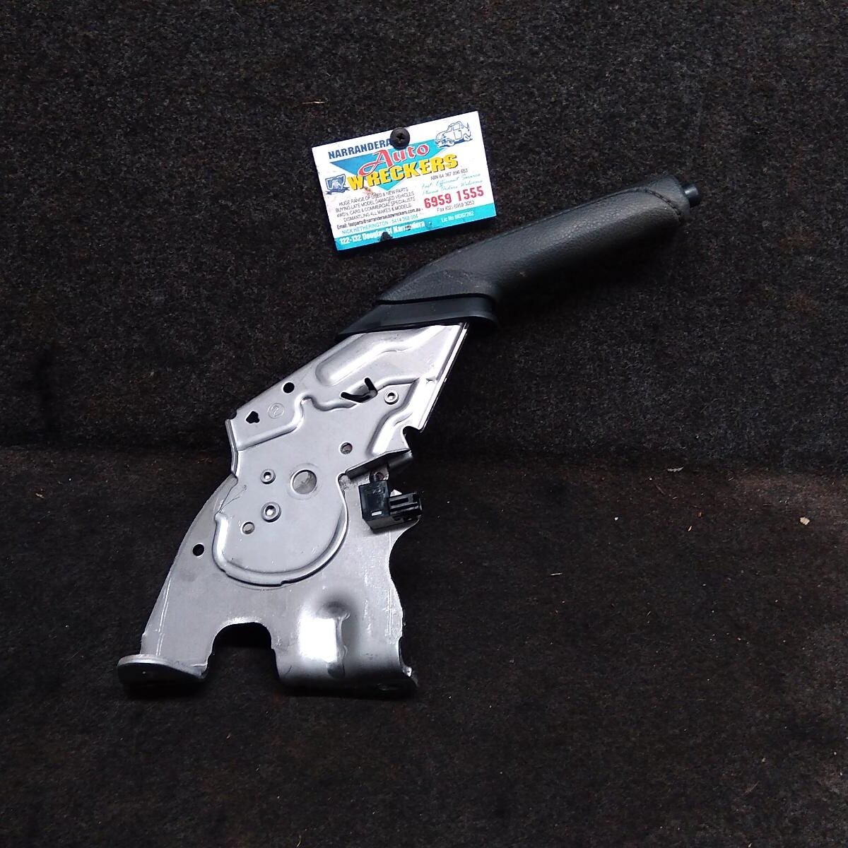 2013 TOYOTA RAV4 HANDBRAKE LEVER