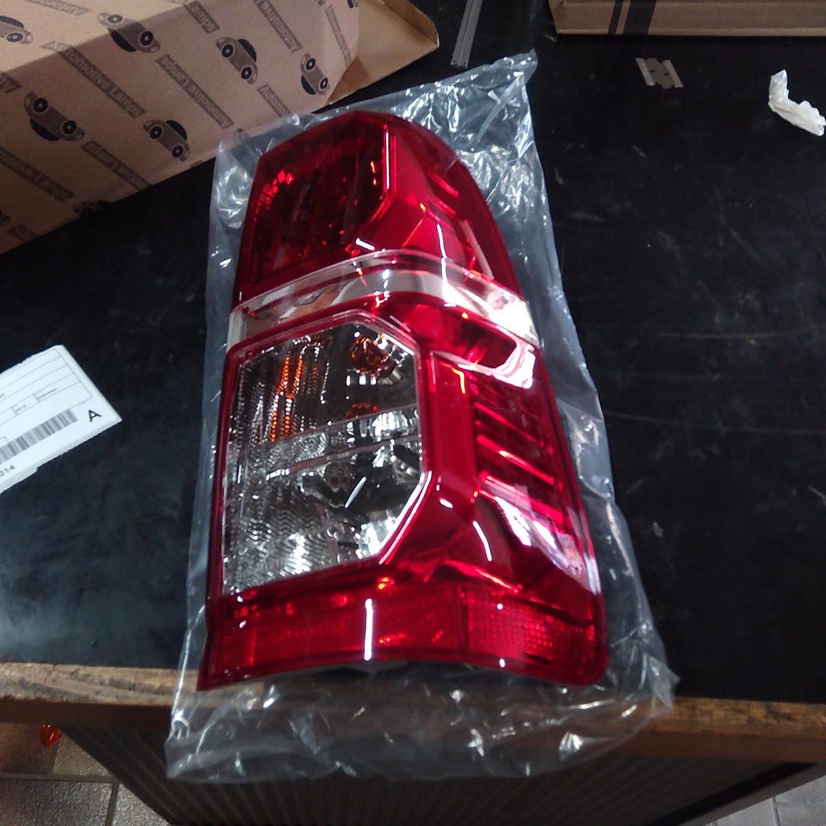 2013 TOYOTA HILUX RIGHT TAILLIGHT