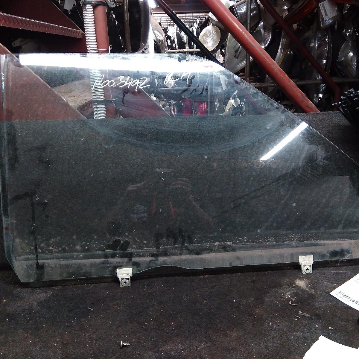 2002 HOLDEN RODEO RIGHT FRONT DOOR WINDOW