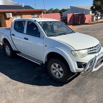 2014 MITSUBISHI TRITON RIGHT REAR DOOR SLIDING