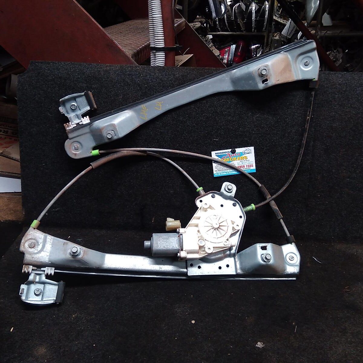 2008 HOLDEN COMMODORE LEFT FRONT WINDOW REG/MOTOR