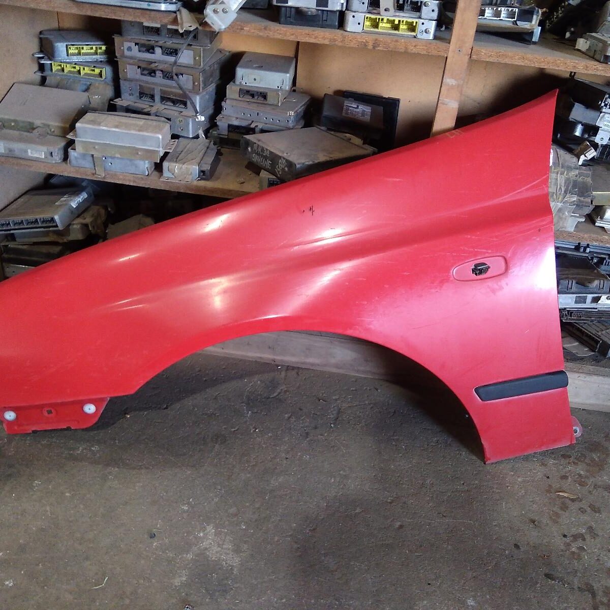 2004 FORD FALCON LEFT GUARD