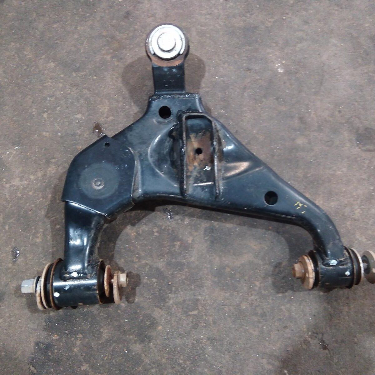 2015 TOYOTA HILUX LEFT FRONT LOWER CONTROL ARM