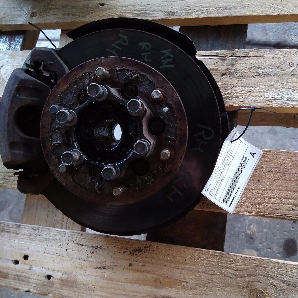 2002 MITSUBISHI TRITON RIGHT FRONT HUB ASSEMBLY