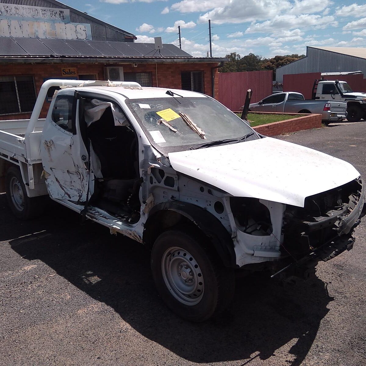 2021 ISUZU DMAX RIGHT REAR SIDE GLASS