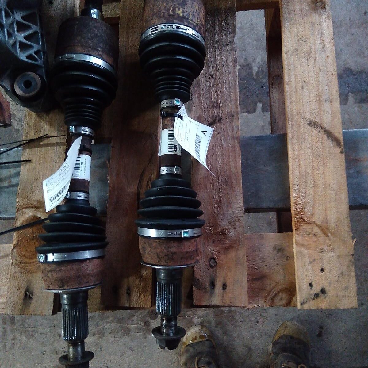 2018 HOLDEN COLORADO LEFT DRIVESHAFT