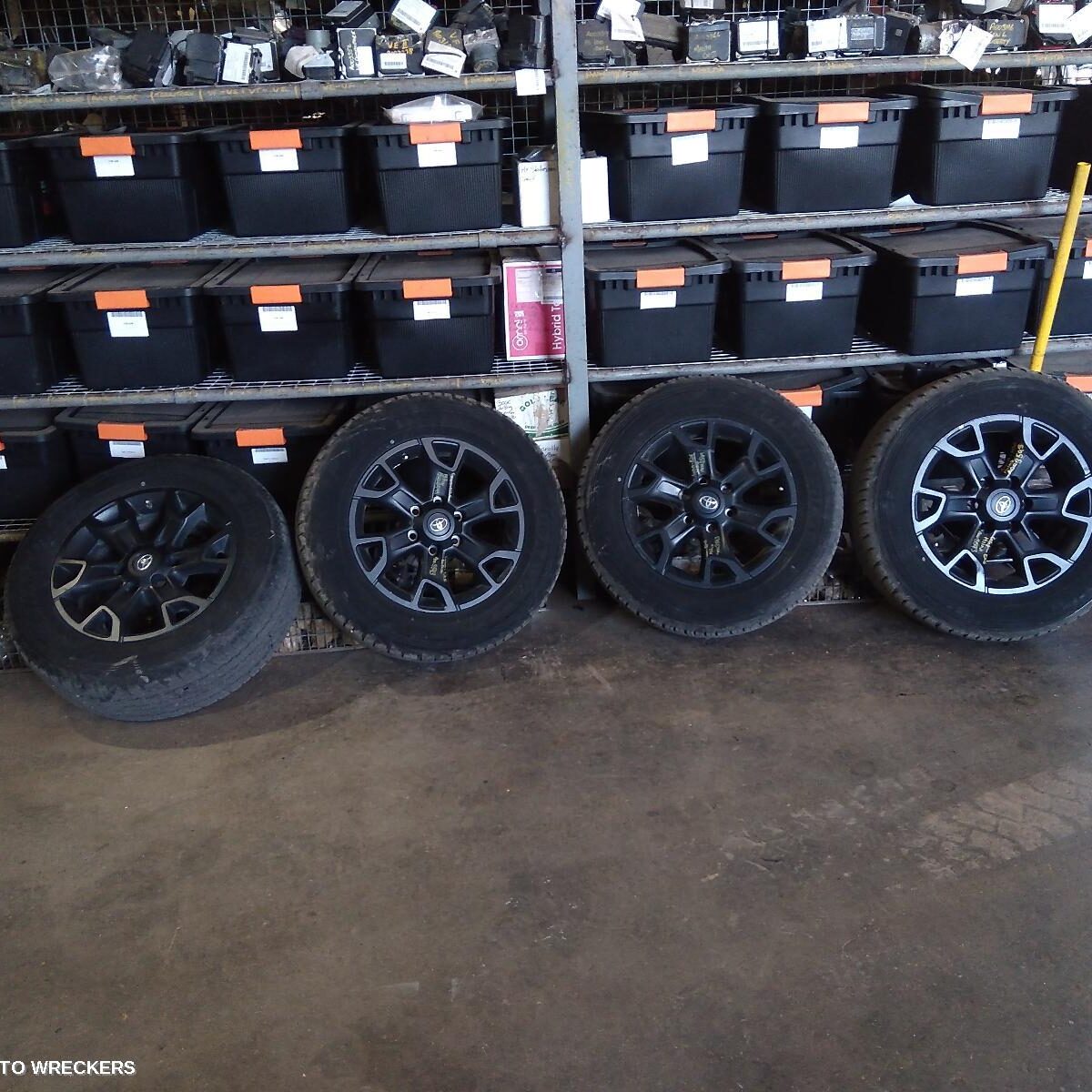 2017 TOYOTA HILUX Wheel Mag