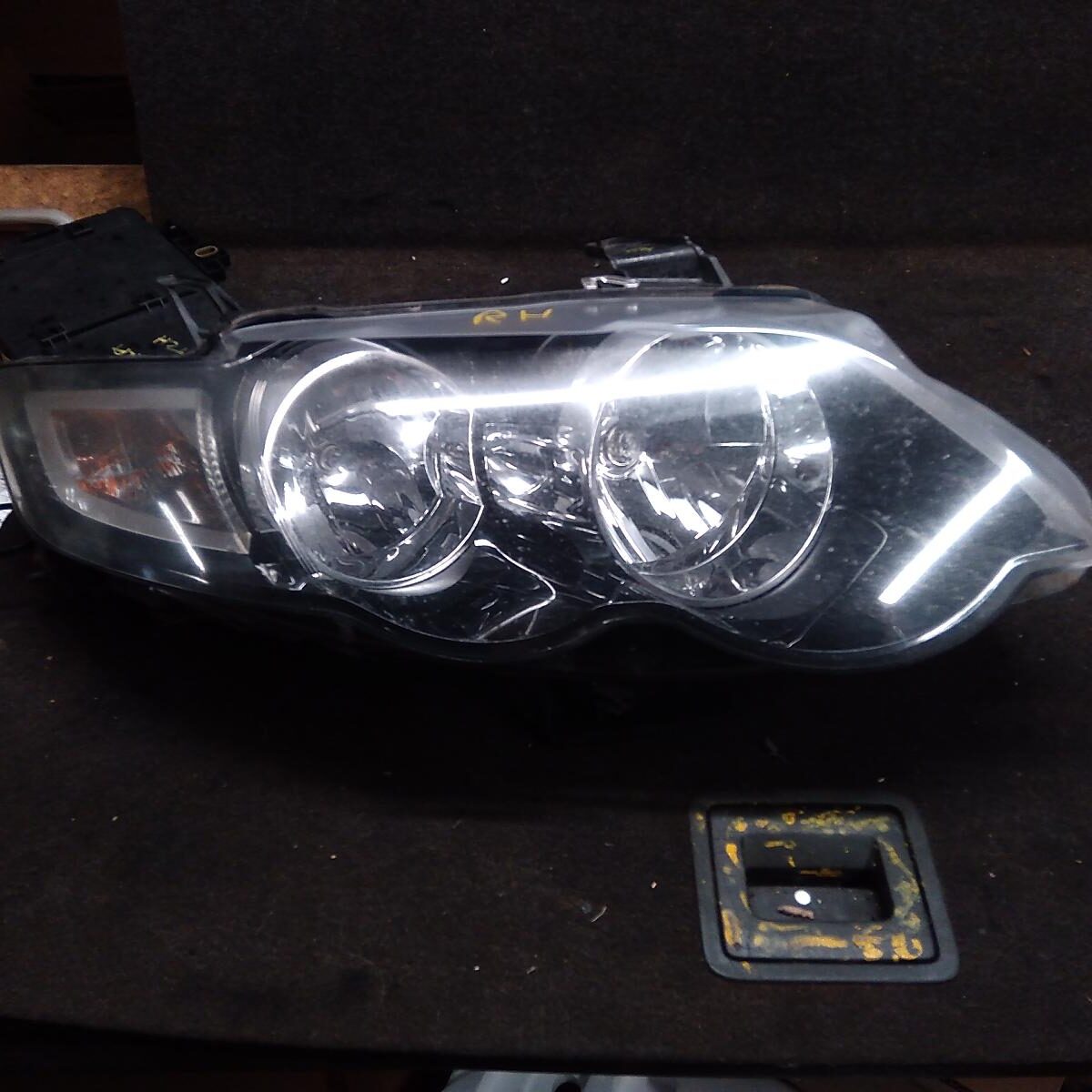 2009 FORD FALCON RIGHT HEADLAMP