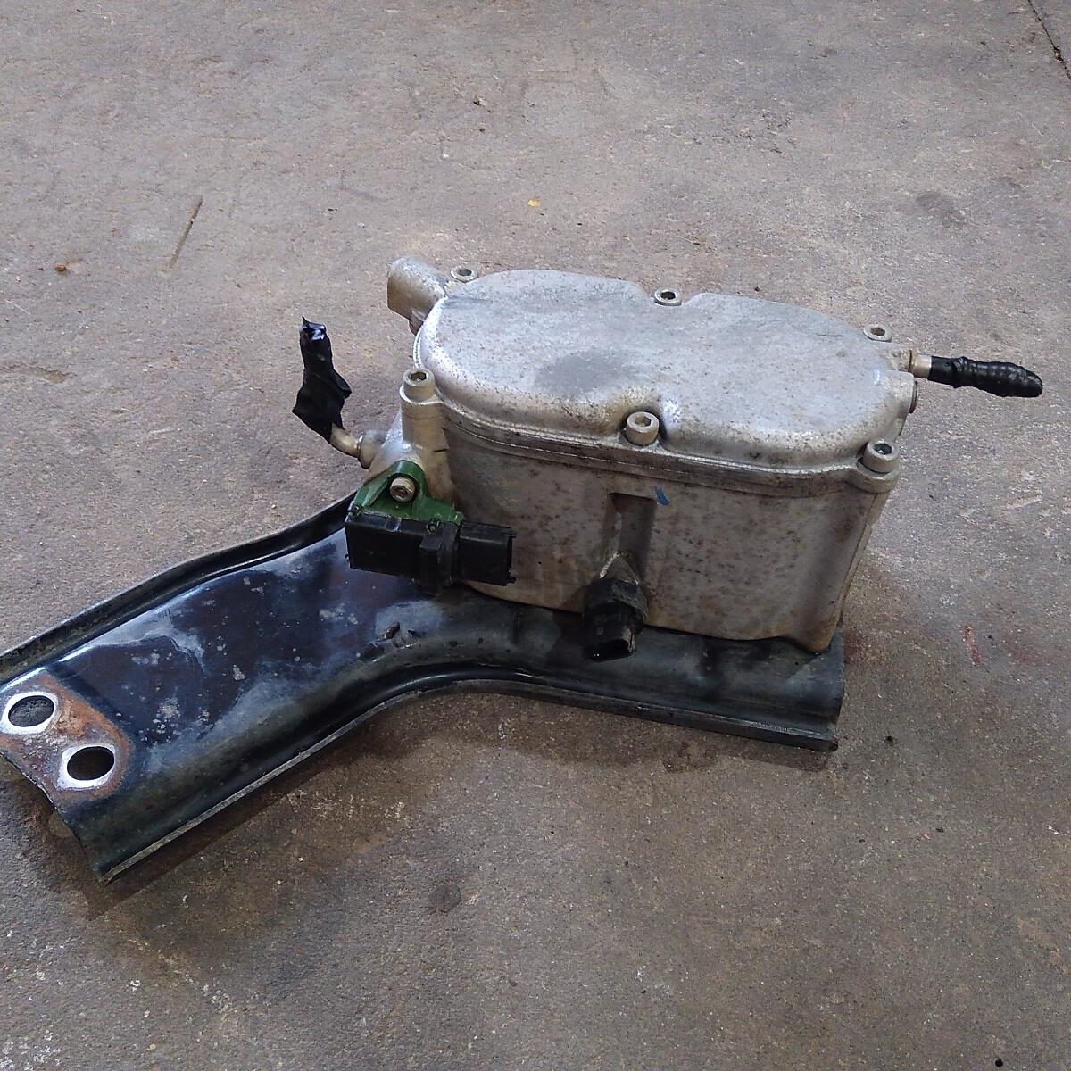 2015 HOLDEN COLORADO FUEL FILTER HOUSING
