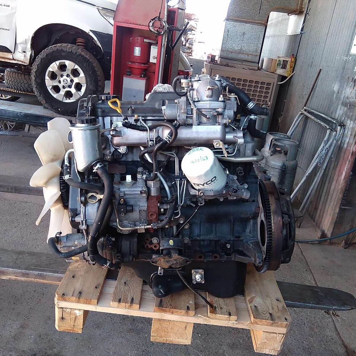 2002 TOYOTA HILUX ENGINE