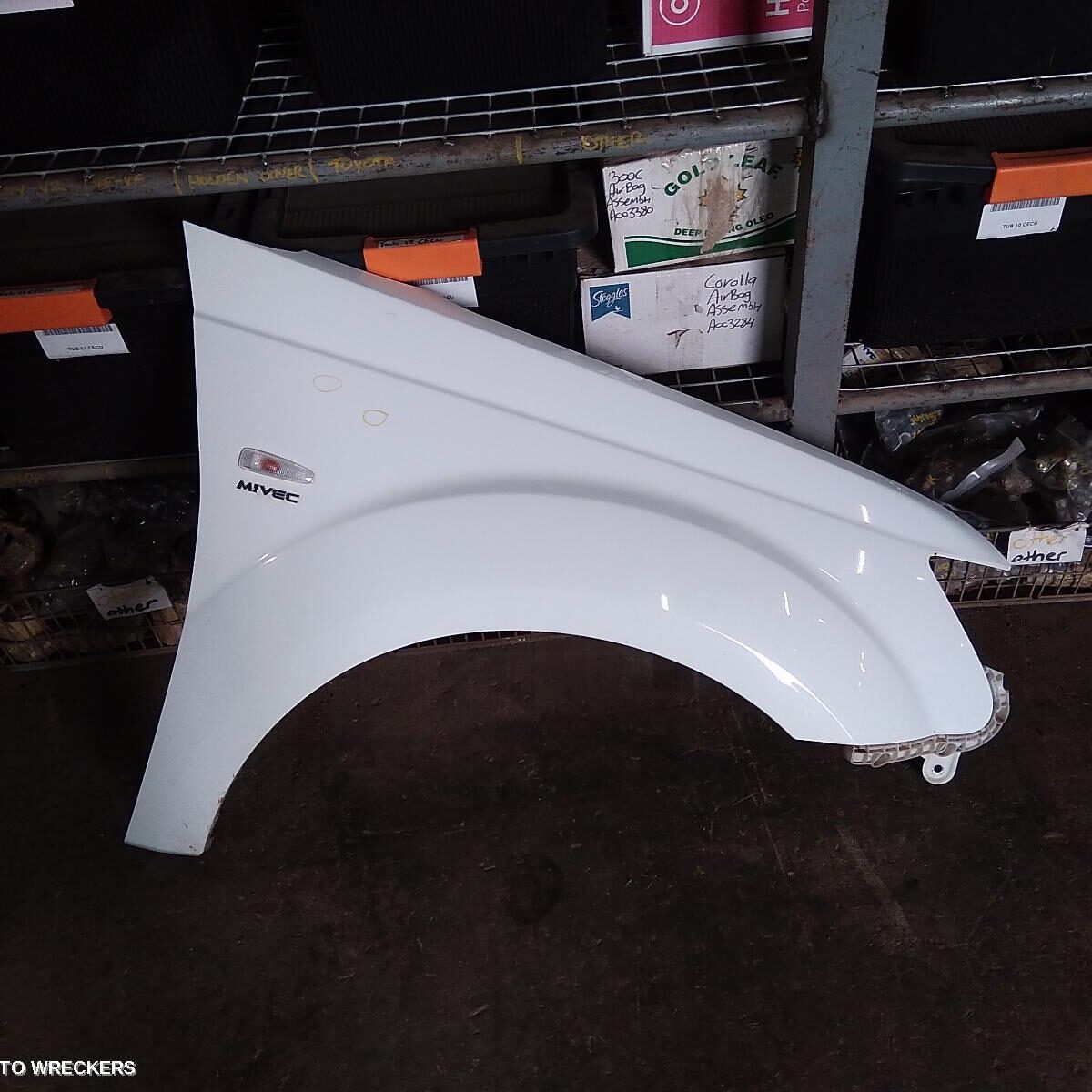 2009 MITSUBISHI OUTLANDER Right Guard