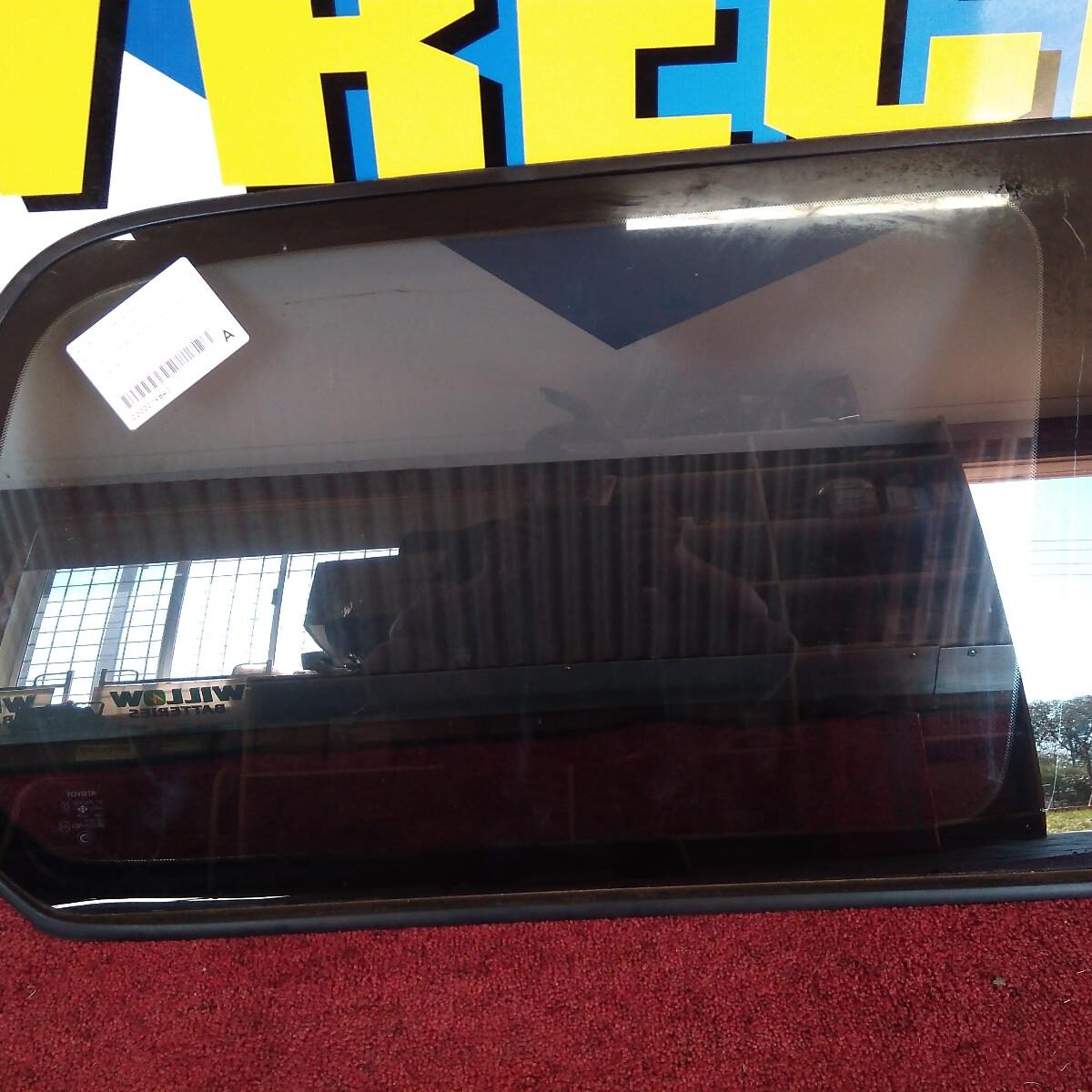 2002 TOYOTA LANDCRUISER RIGHT REAR SIDE GLASS