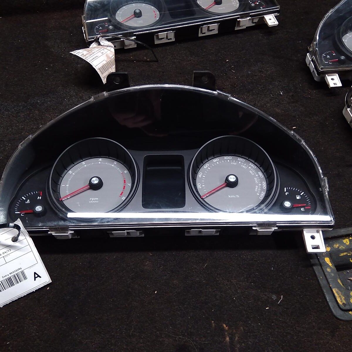 2010 HOLDEN COMMODORE INSTRUMENT CLUSTER