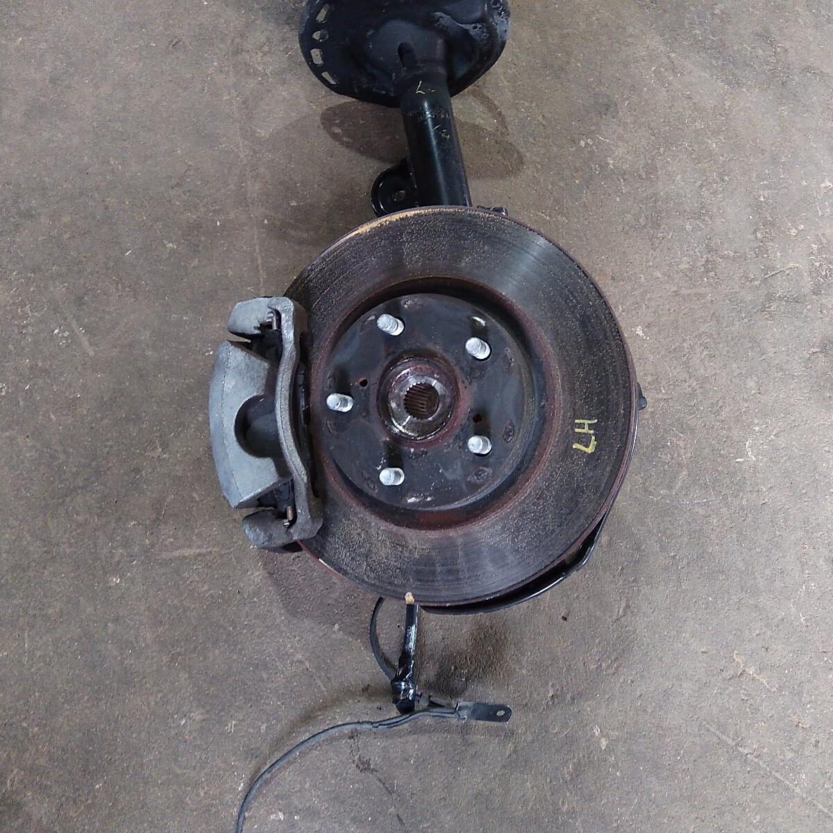2013 TOYOTA RAV4 LEFT FRONT HUB ASSEMBLY