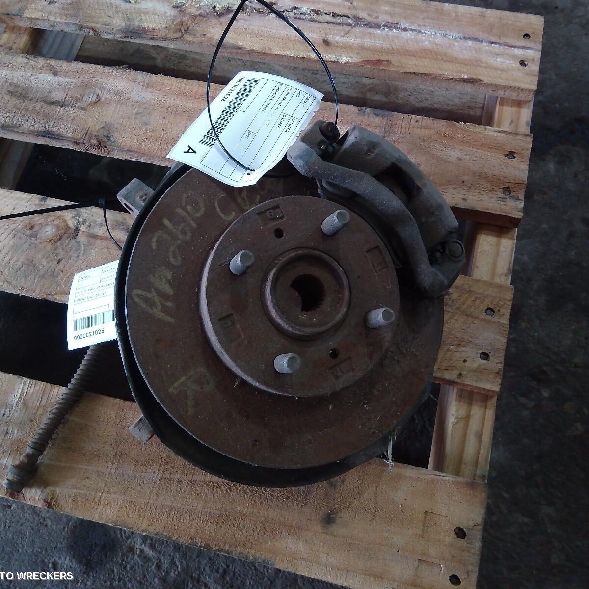 2001 MITSUBISHI LANCER Right Front Hub Assembly