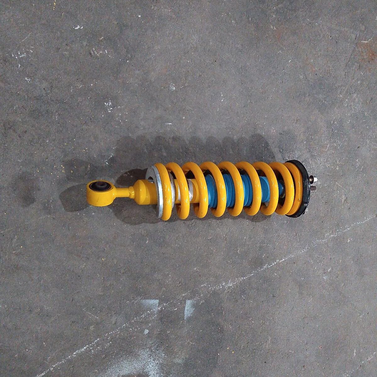 2007 NISSAN NAVARA LEFT FRONT STRUT