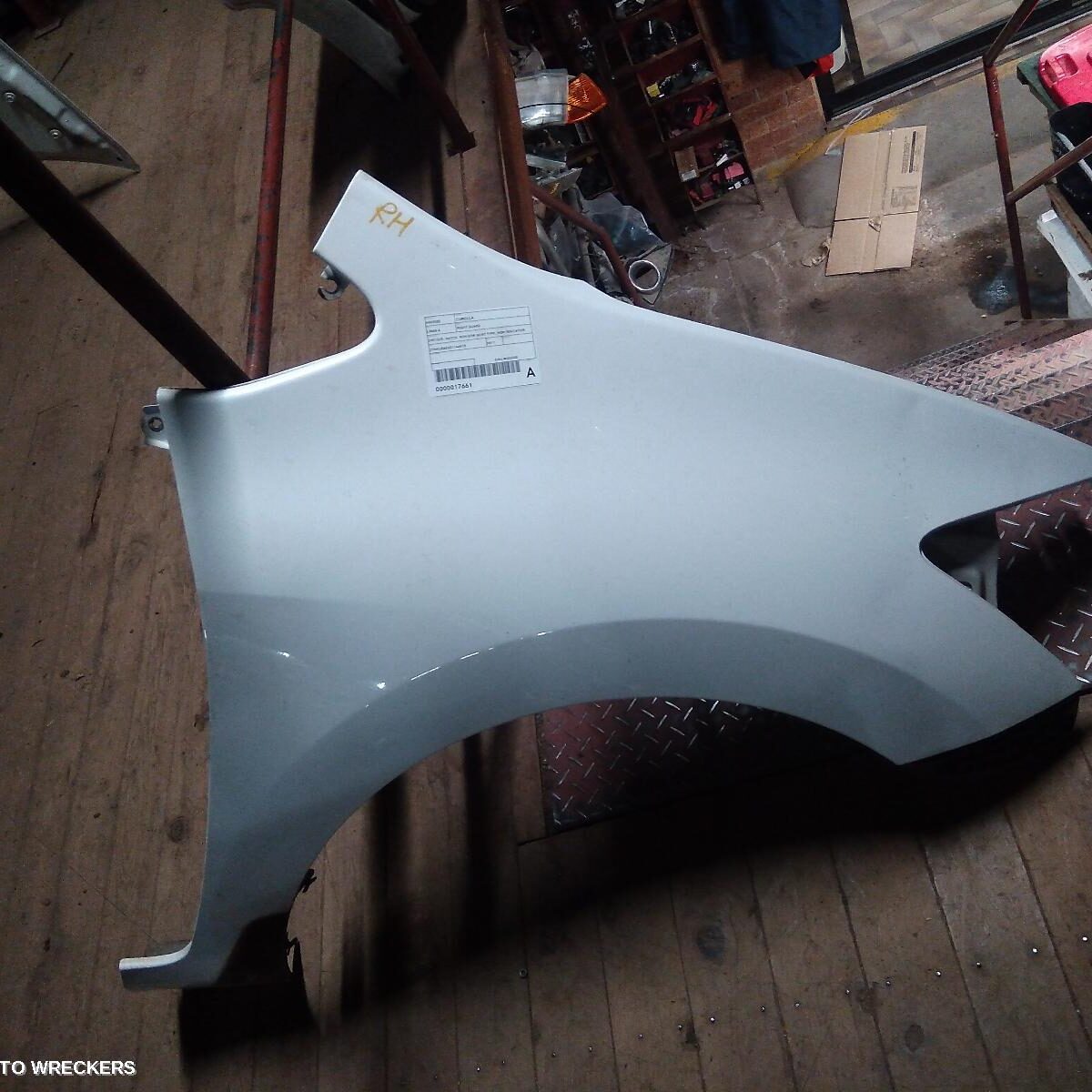 2011 TOYOTA COROLLA Right Guard