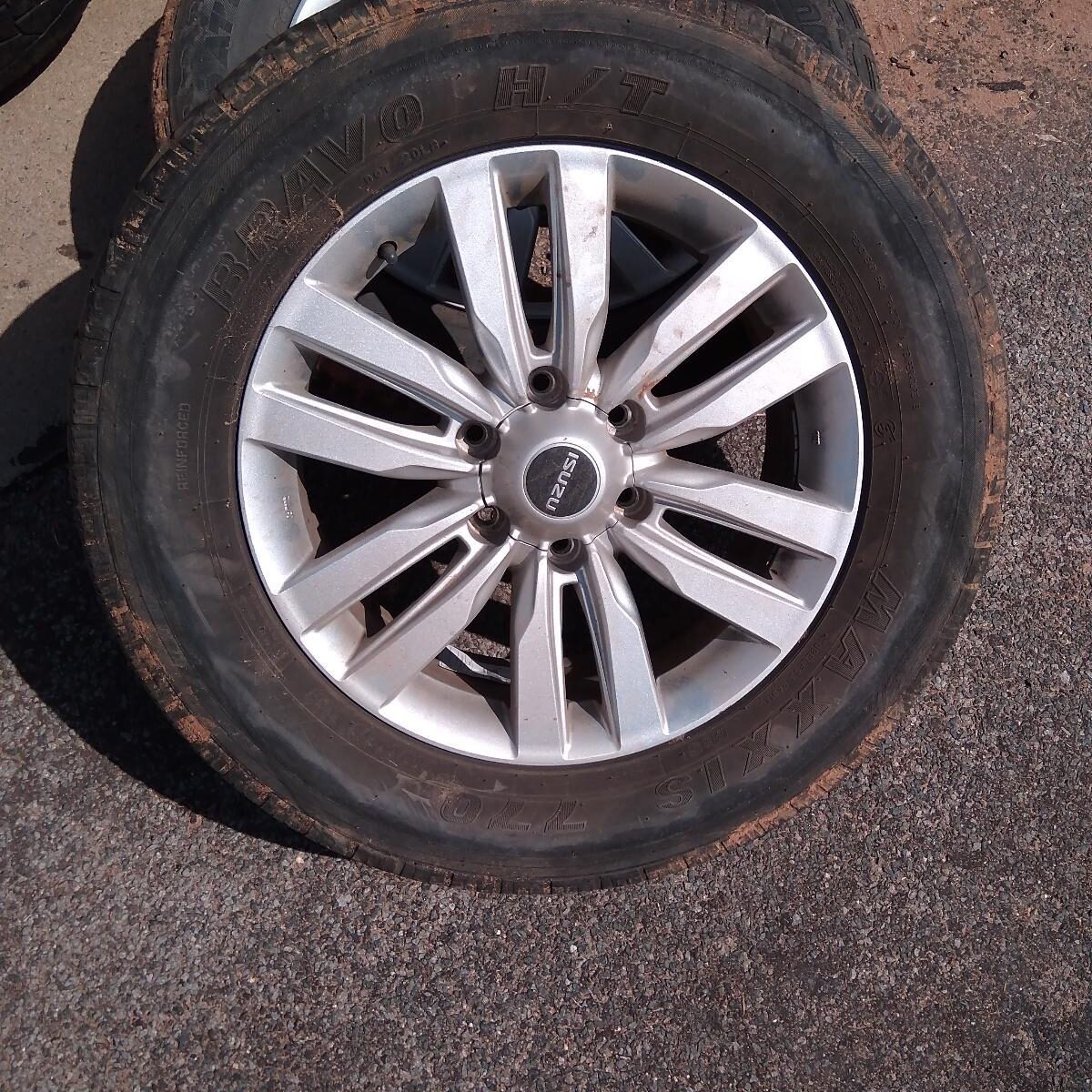 2019 ISUZU MU-X Wheel Mag
