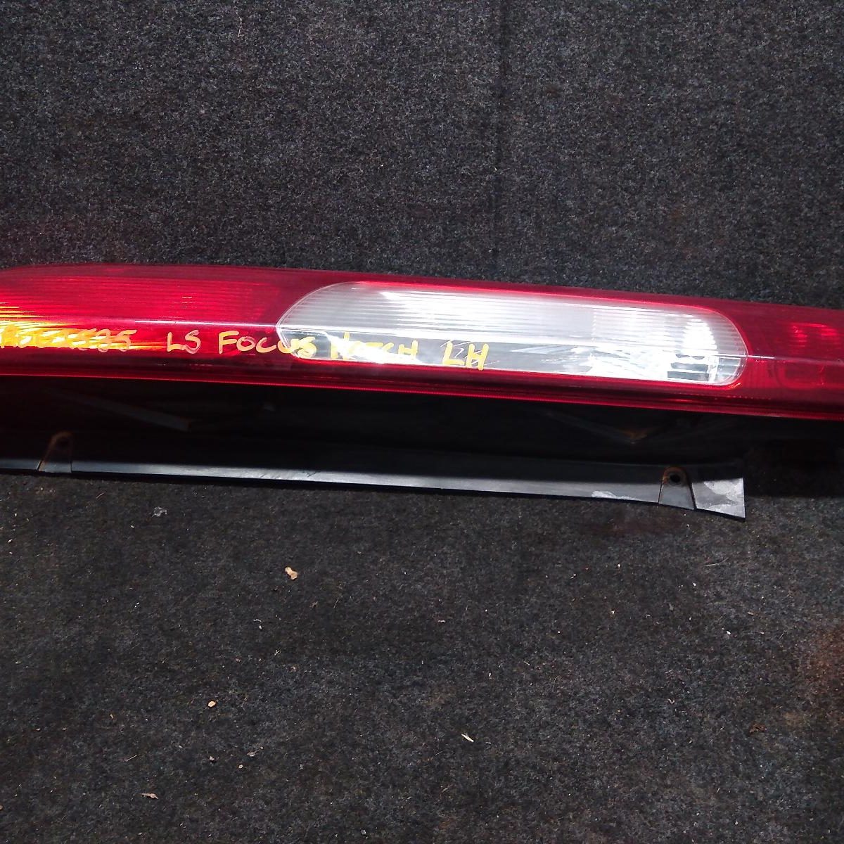 2006 FORD FOCUS LEFT TAILLIGHT