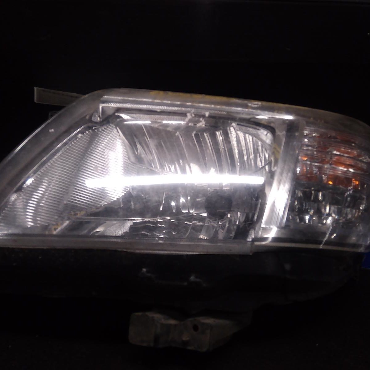 2013 TOYOTA HILUX LEFT HEADLAMP