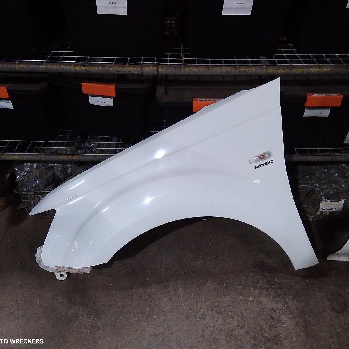 2009 MITSUBISHI OUTLANDER Left Guard