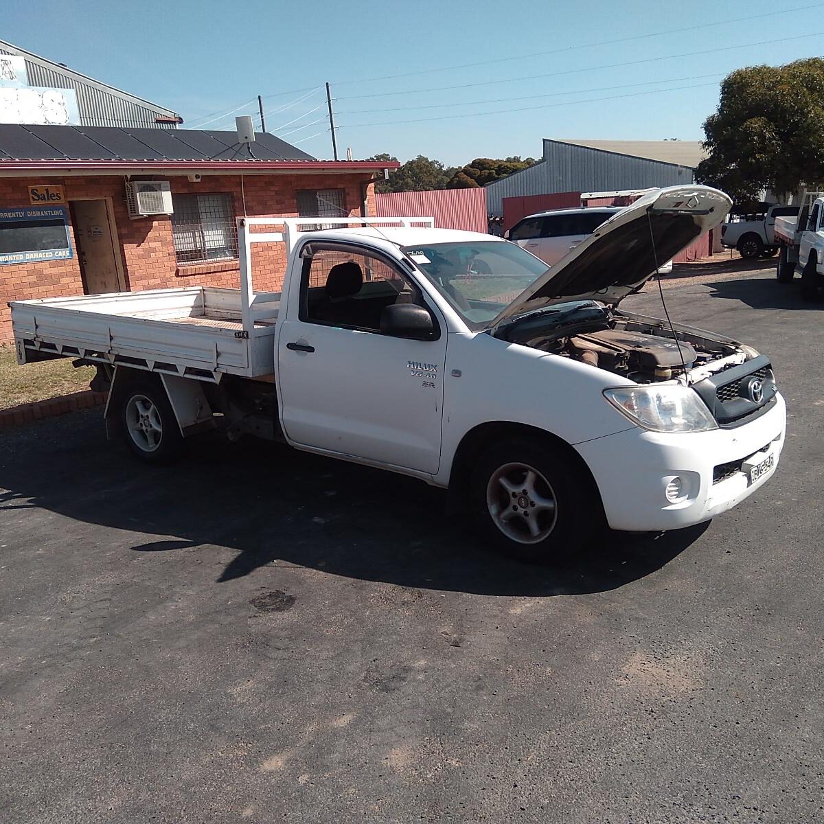 2011 TOYOTA HILUX RIGHT GUARD