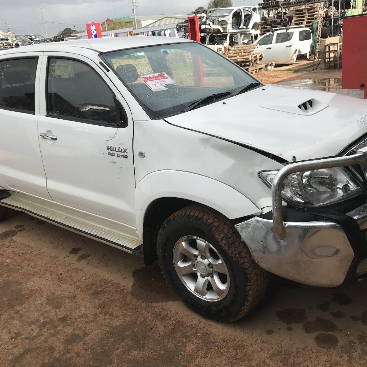 2010 TOYOTA HILUX LEFT REAR DOOR WINDOW