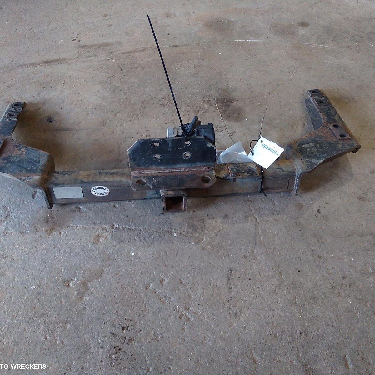 1999 TOYOTA LANDCRUISER Towbar