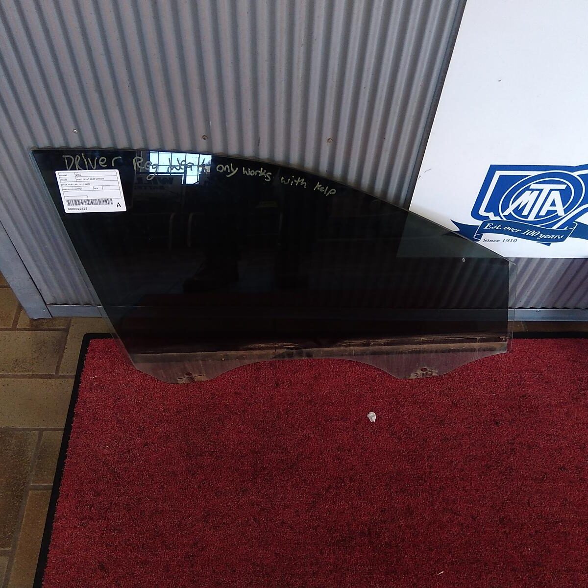 2016 MAZDA BT50 RIGHT FRONT DOOR WINDOW