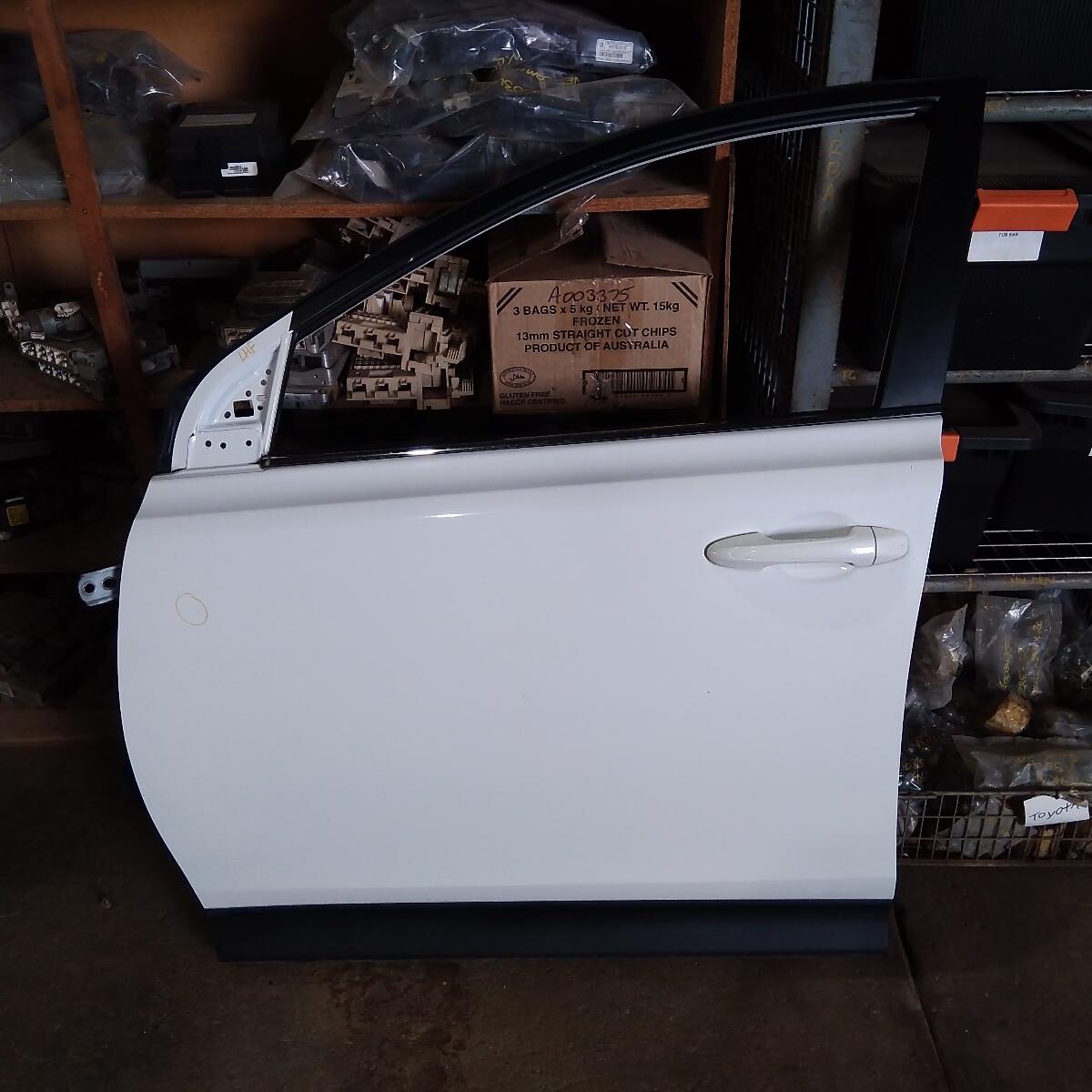 2013 TOYOTA RAV4 LEFT FRONT DOOR
