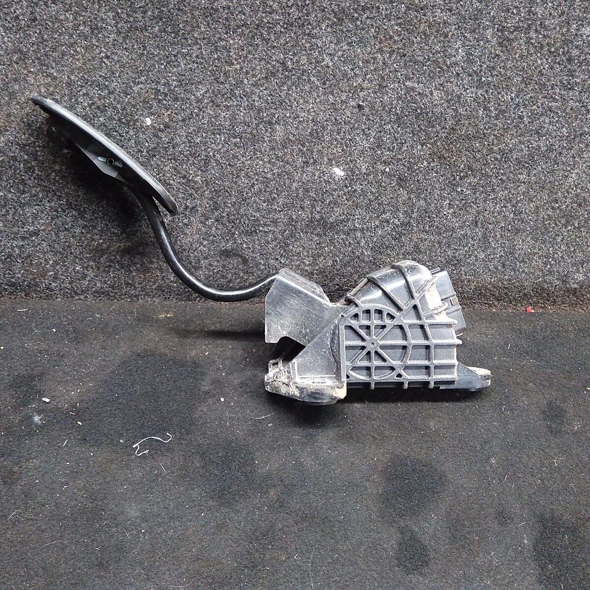 2012 TOYOTA HILUX PEDAL ASSEMBLY
