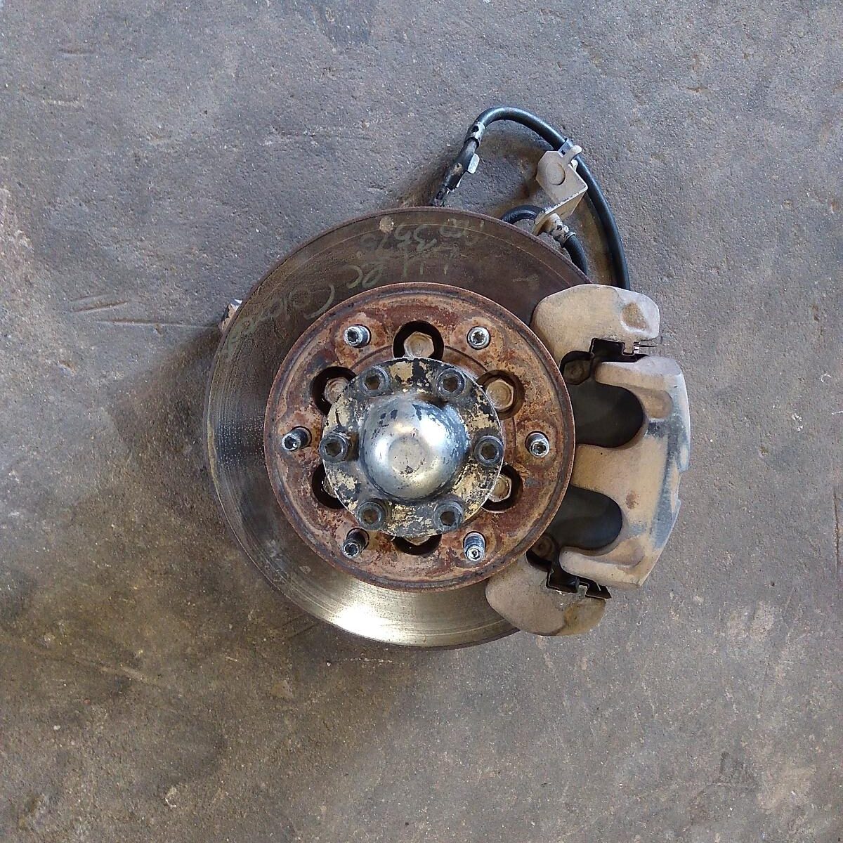 2010 HOLDEN COLORADO Left Front Hub Assembly