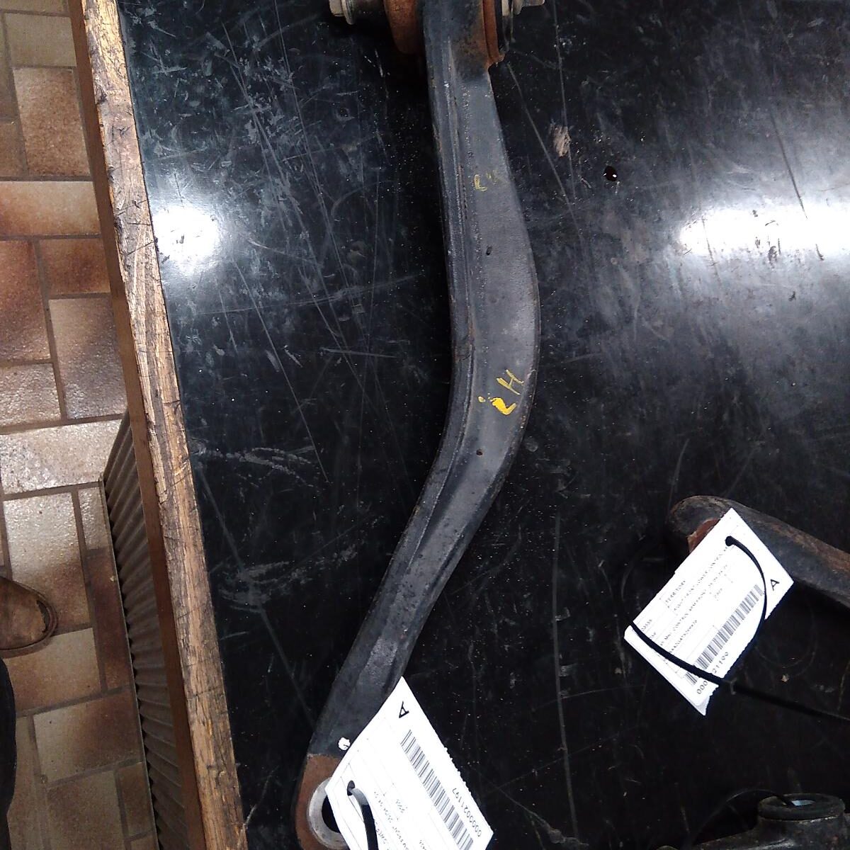 2005 FORD TERRITORY LEFT FRONT LOWER CONTROL ARM
