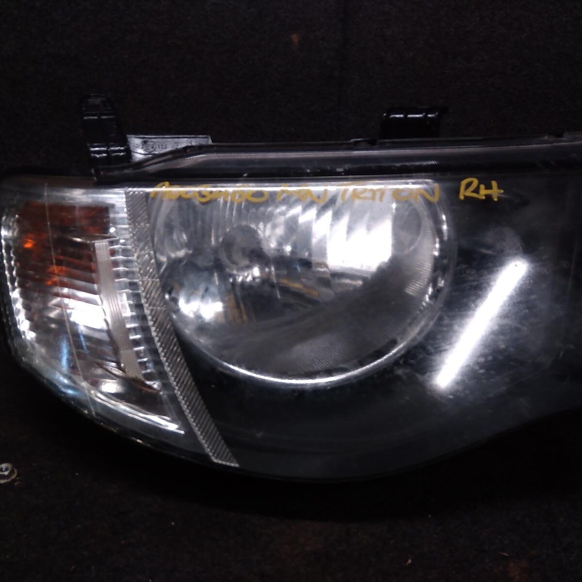 2014 MITSUBISHI TRITON RIGHT HEADLAMP