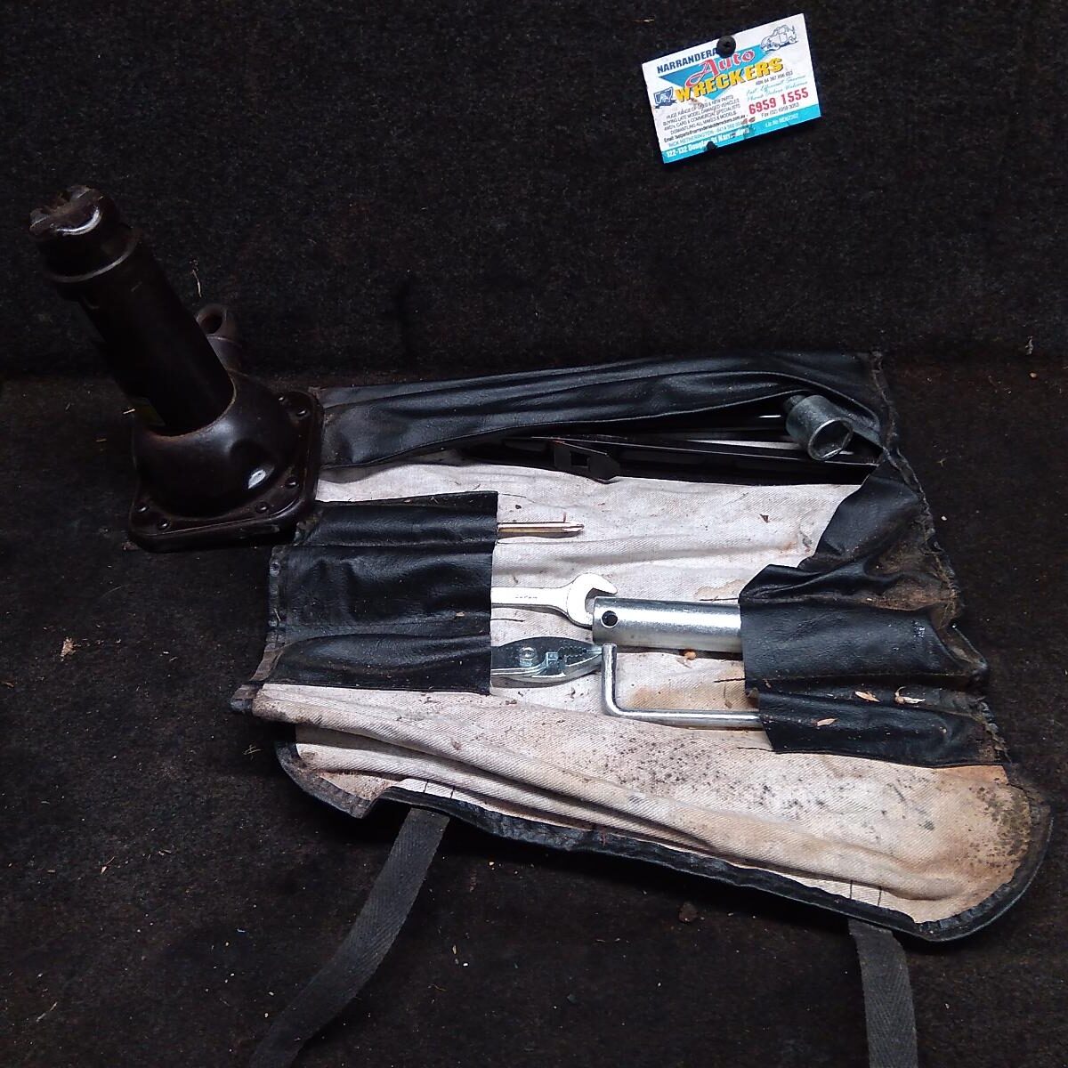 1996 TOYOTA HILUX JACK/TOOL KIT