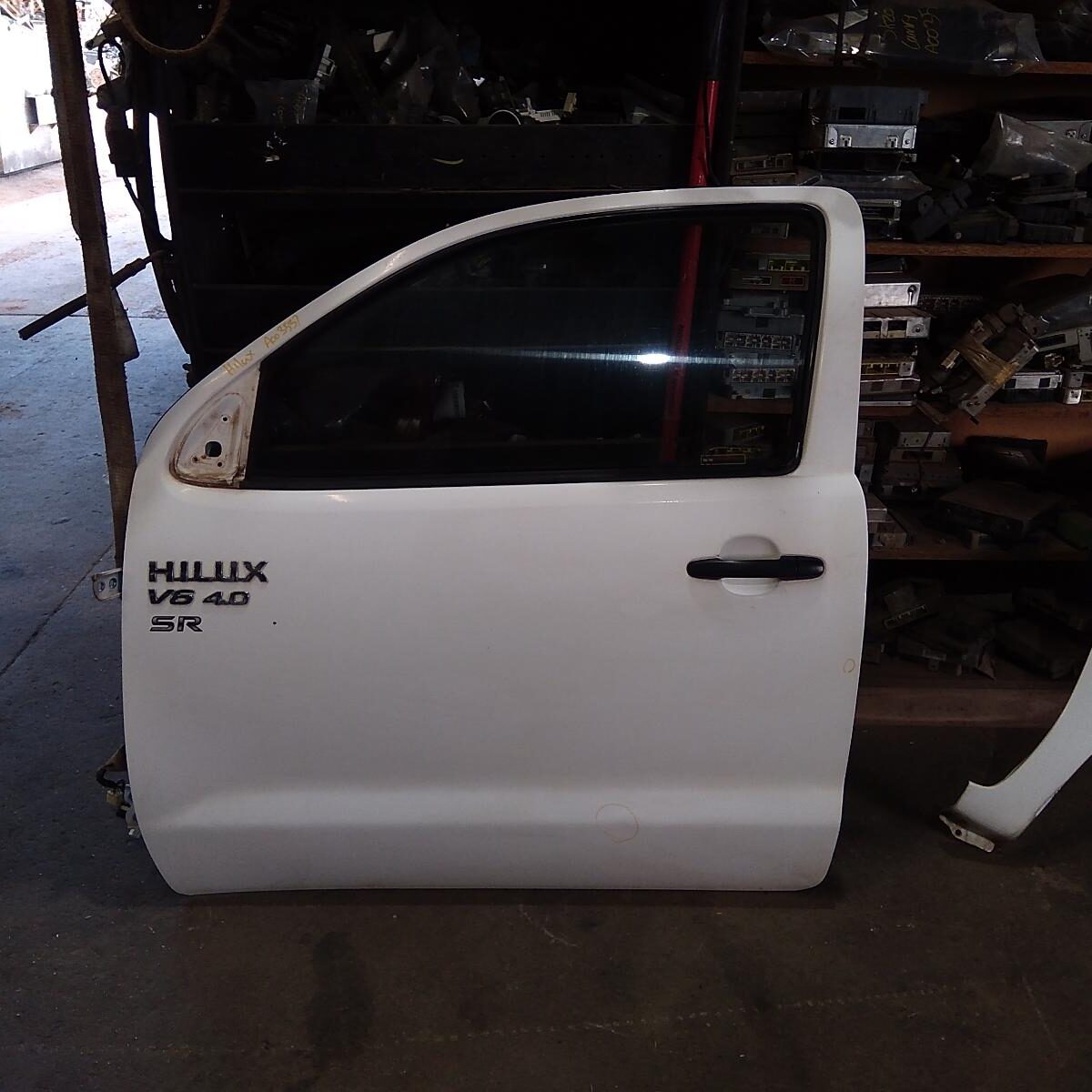2011 TOYOTA HILUX LEFT FRONT DOOR