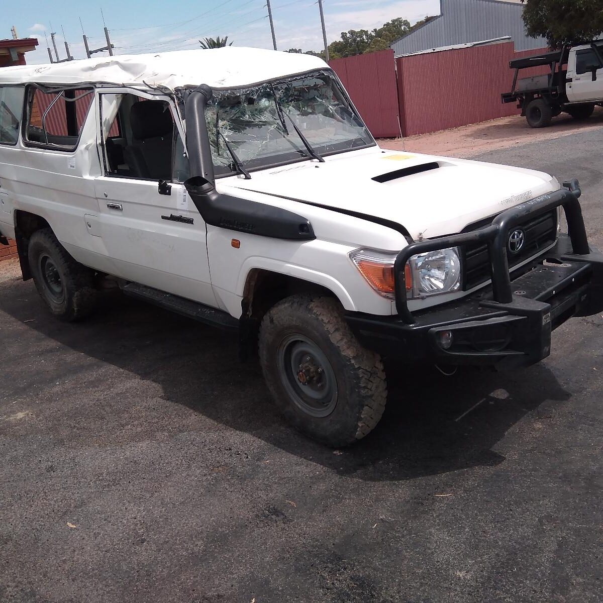 2012 TOYOTA LANDCRUISER LEFT REAR SIDE GLASS