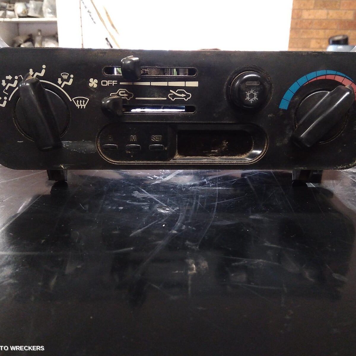 2002 MITSUBISHI TRITON Heater/Ac Controls