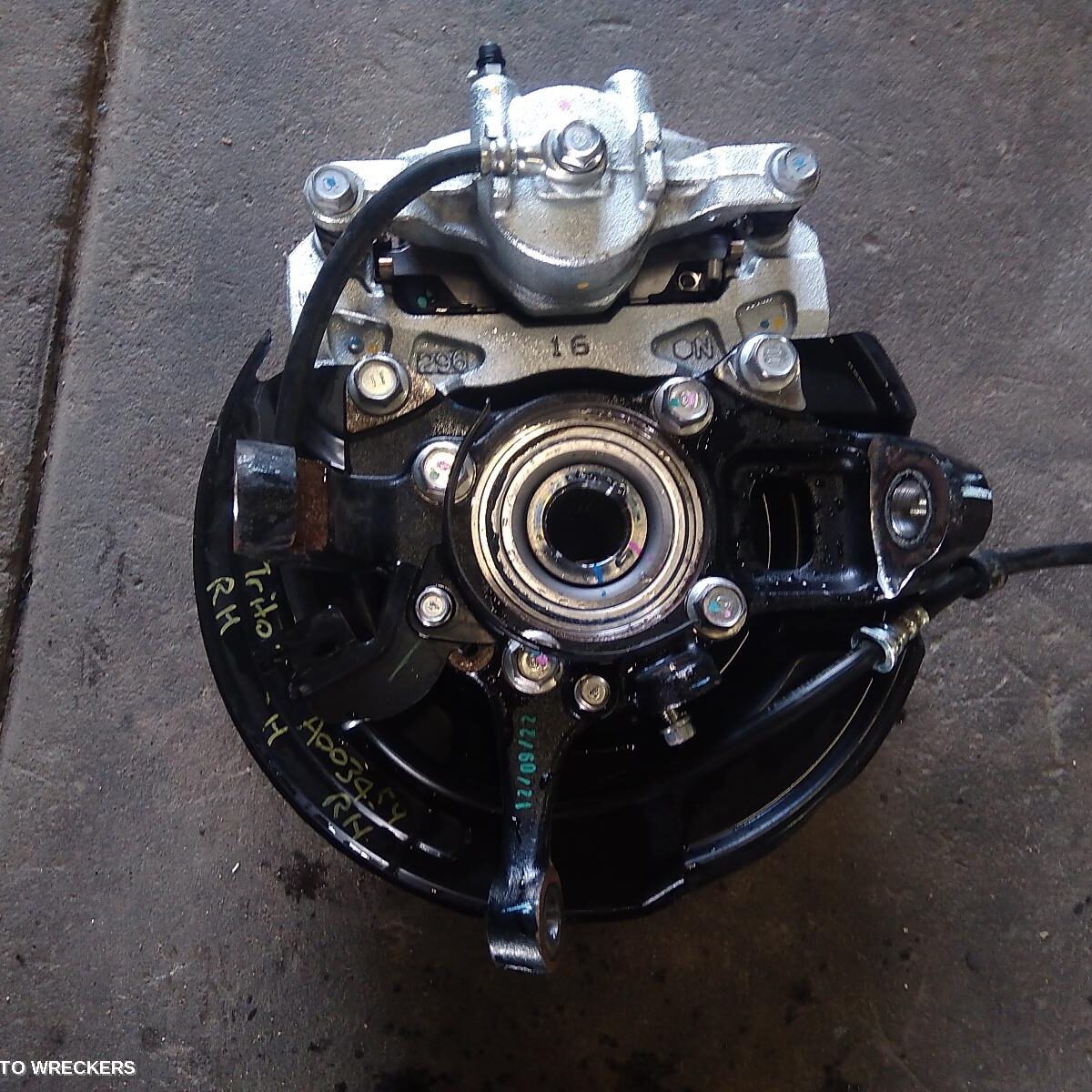 2023 MITSUBISHI TRITON Right Front Hub Assembly