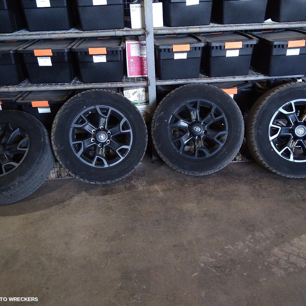 2017 TOYOTA HILUX Wheel Mag