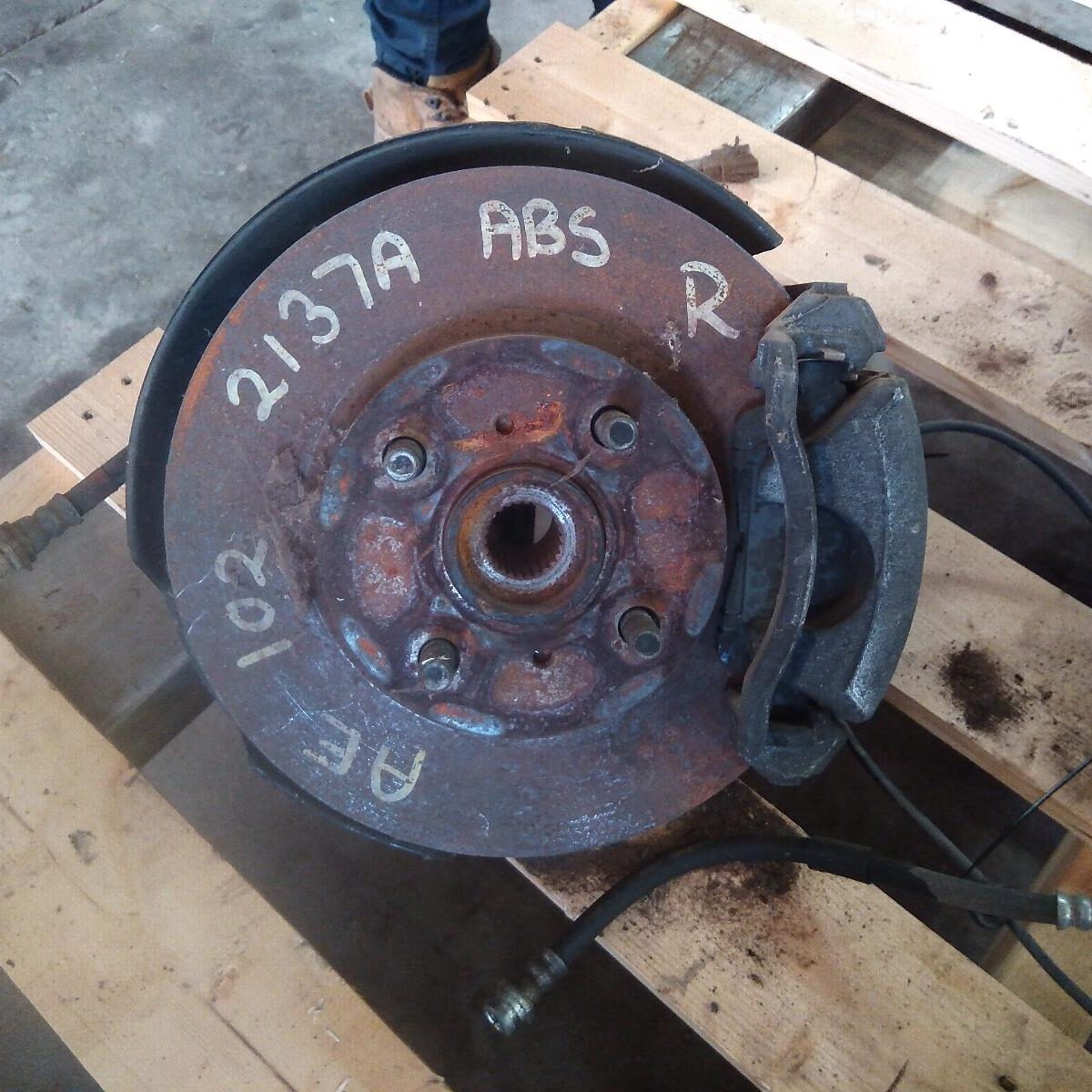 1997 TOYOTA COROLLA RIGHT FRONT HUB ASSEMBLY