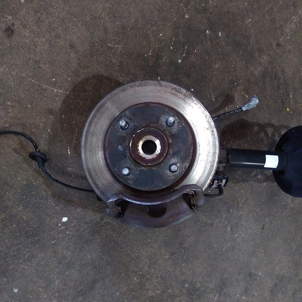 2004 NISSAN PULSAR Right Front Hub Assembly