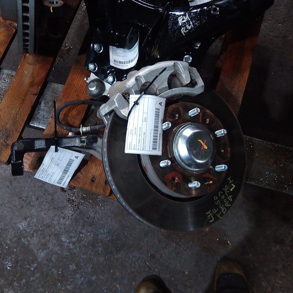 2023 MAZDA BT50 LEFT FRONT HUB ASSEMBLY