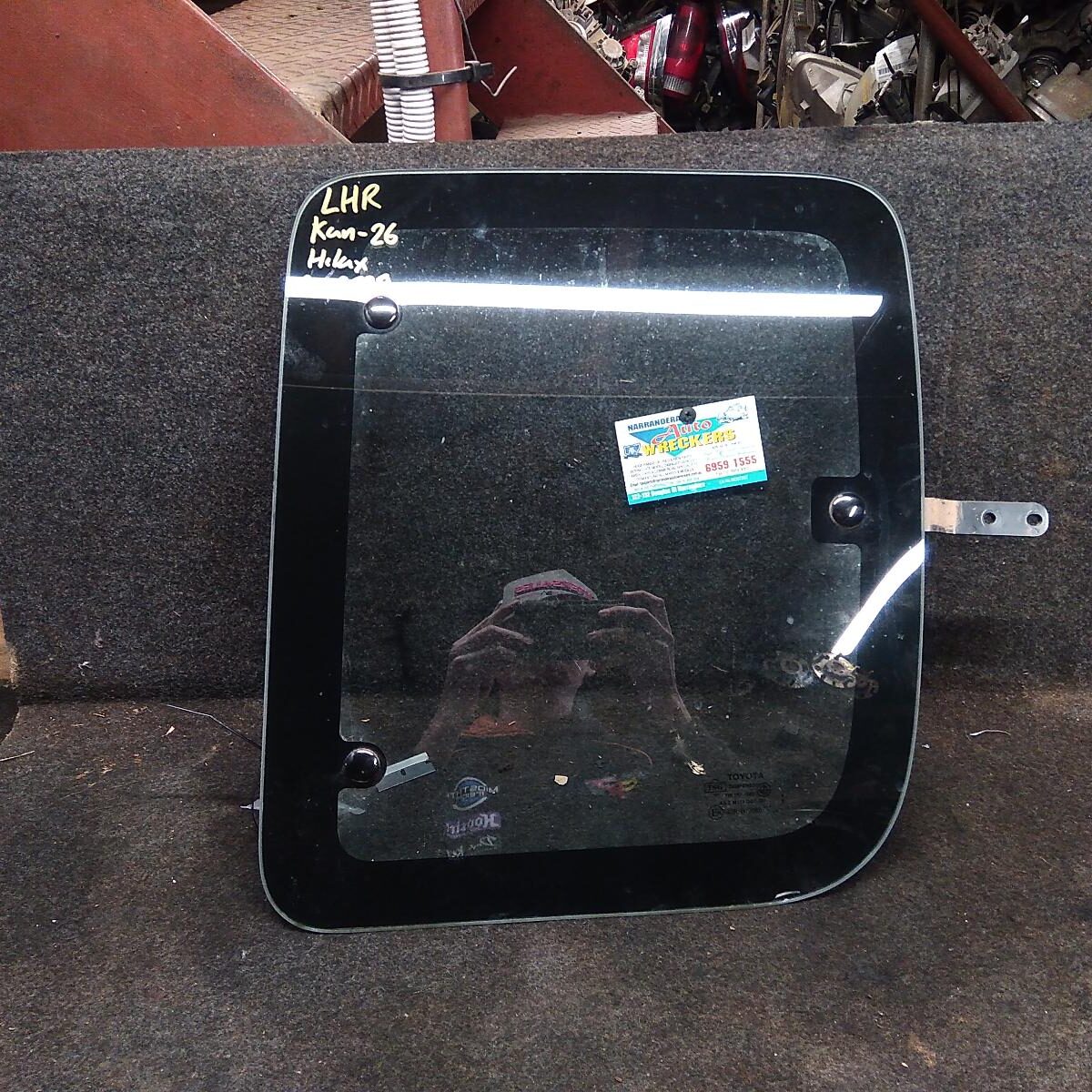 2012 TOYOTA HILUX LEFT REAR SIDE GLASS