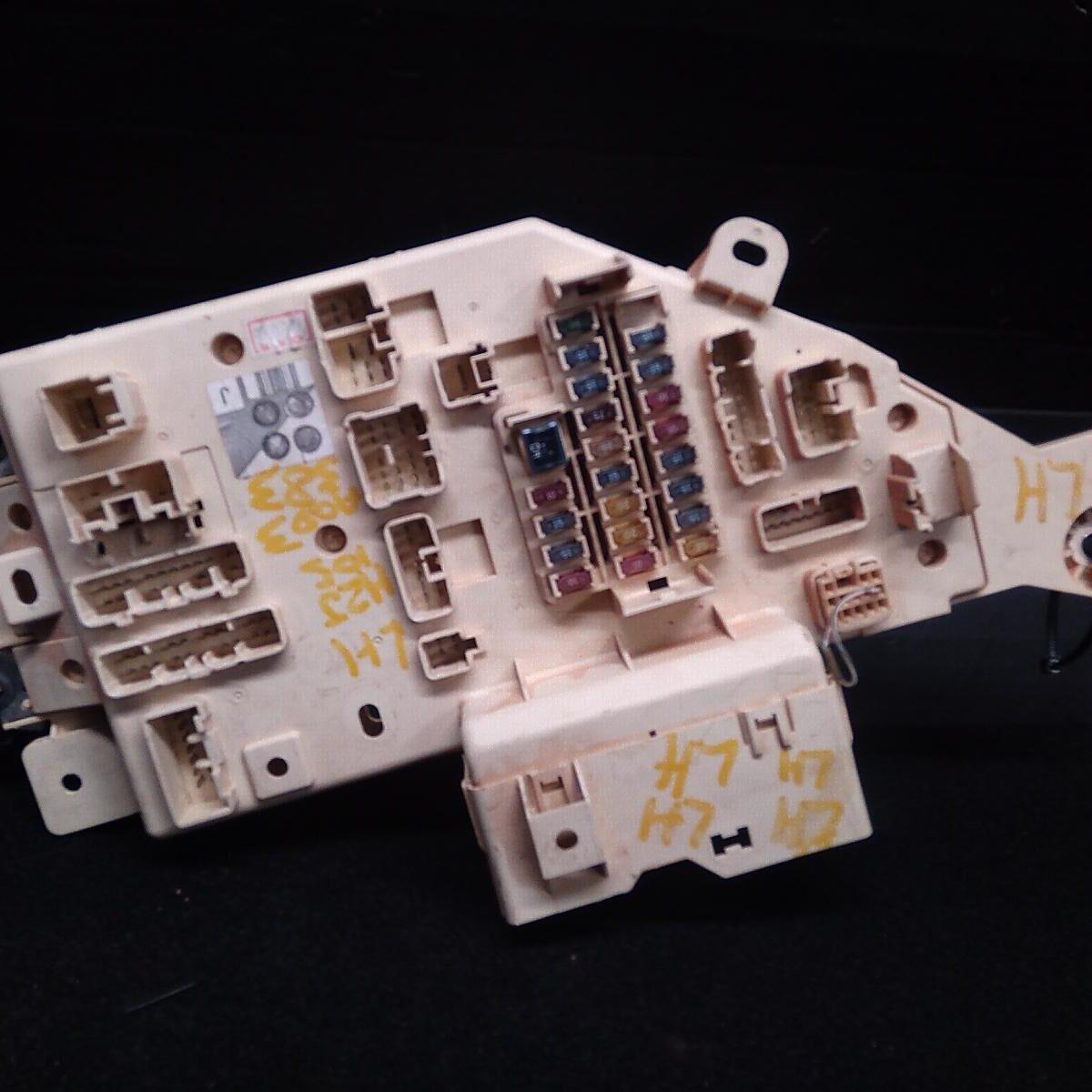 2002 TOYOTA LANDCRUISER Fuse Box