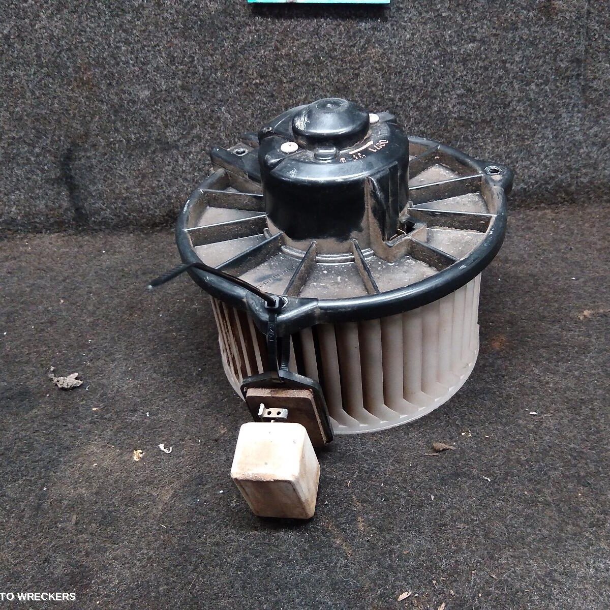 2004 TOYOTA HILUX Heater Fan Motor