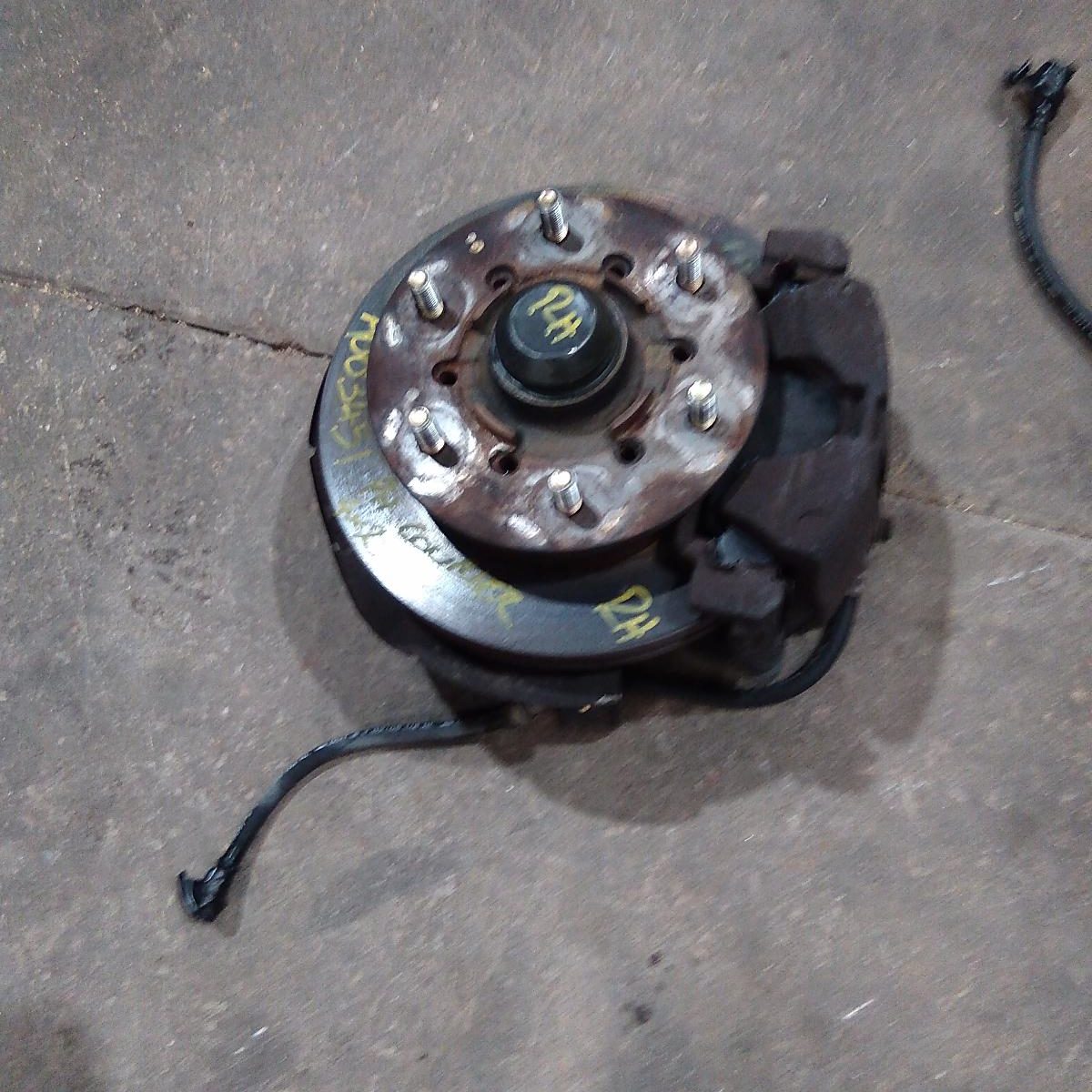 2005 FORD COURIER RIGHT FRONT HUB ASSEMBLY